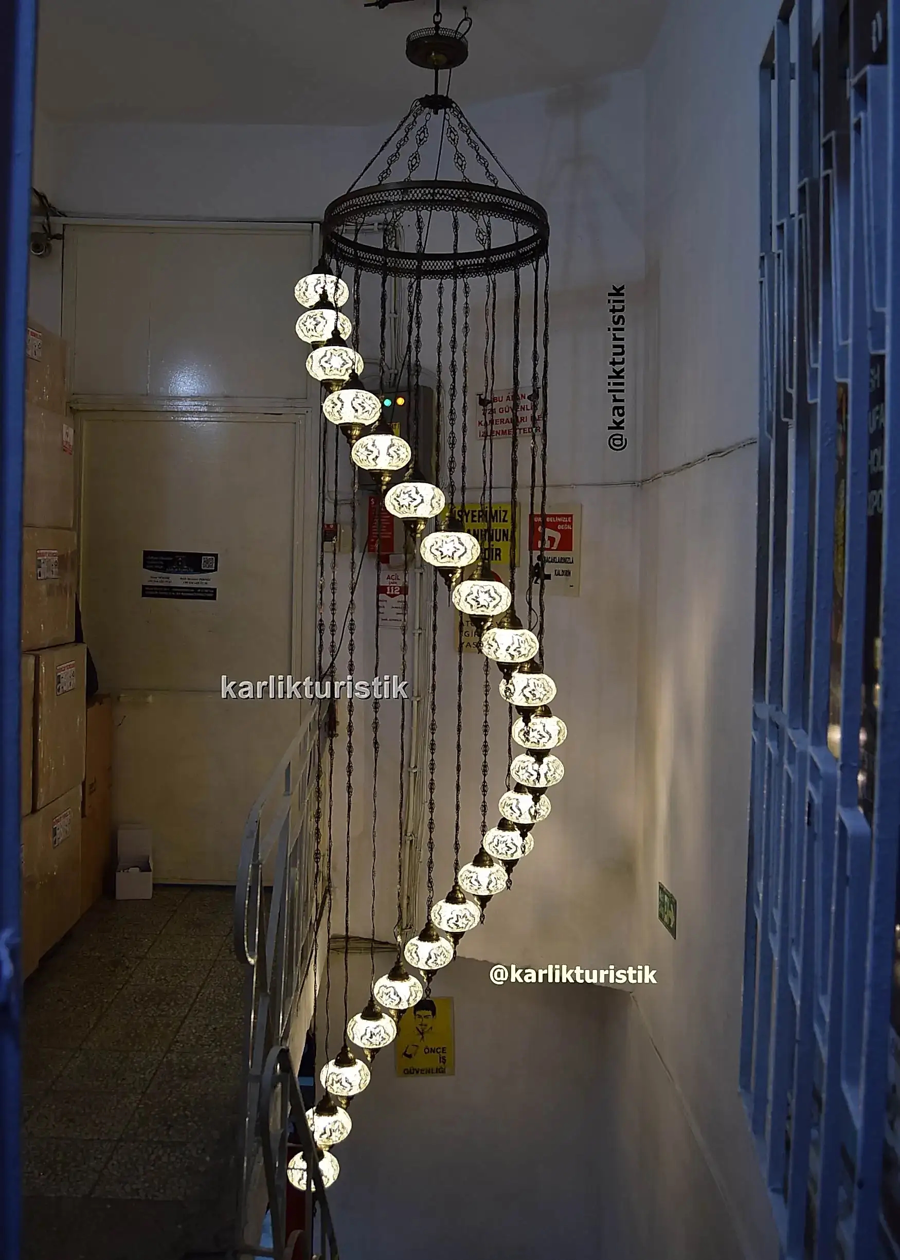 Villa Avize, Spiral Sarkıt Lamba 22 Parça El Yapımı Türk Mozaik Merdiven Avizesi, beyaz mozaik